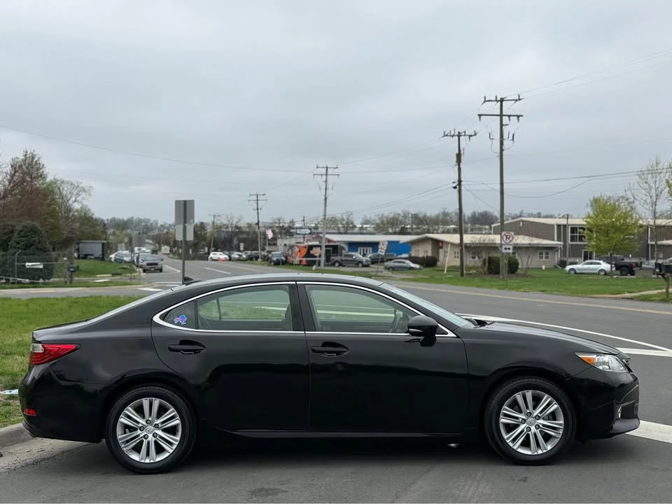 2014 Lexus ES 6th Gen - Image 3 of 20