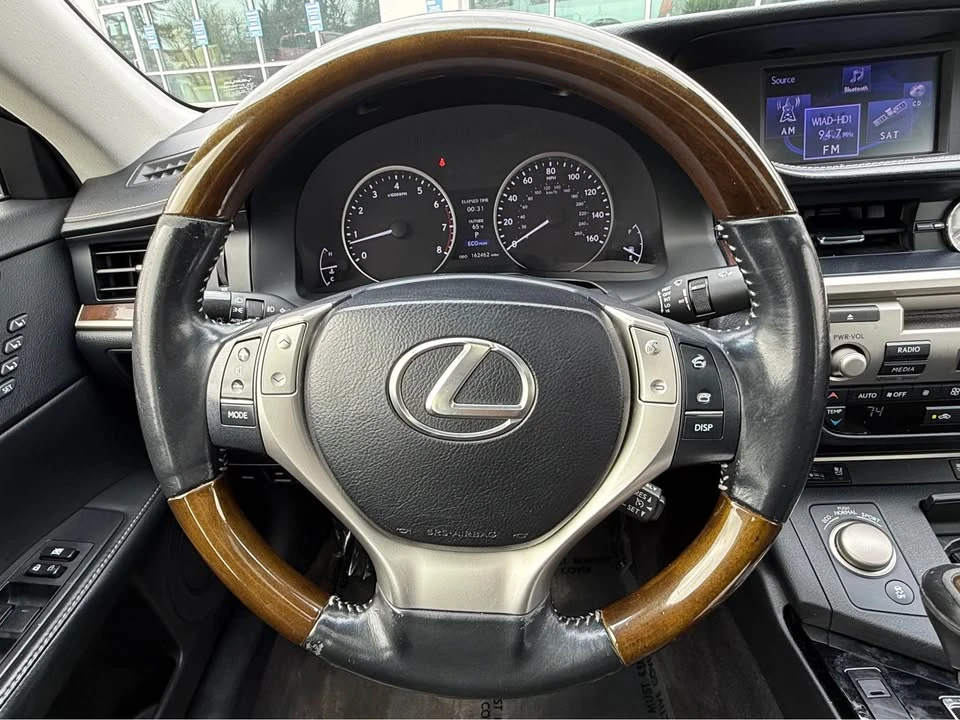 2014 Lexus ES 6th Gen - Image 17 of 20