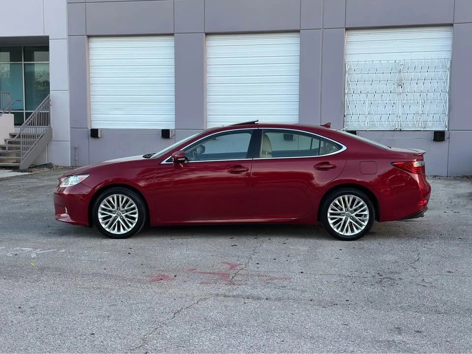 2014 Lexus ES 6th Gen - Image 5 of 21