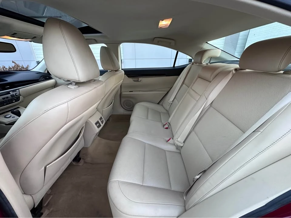 2014 Lexus ES 6th Gen - Image 18 of 21