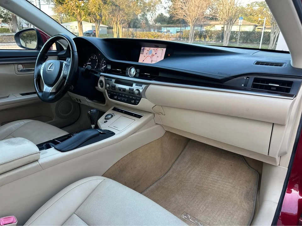 2014 Lexus ES 6th Gen - Image 12 of 21