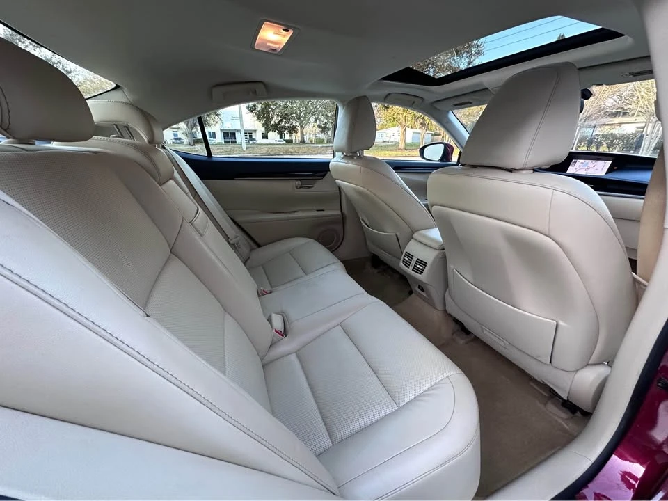 2014 Lexus ES 6th Gen - Image 17 of 21