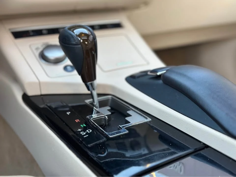 2014 Lexus ES 6th Gen - Image 15 of 21