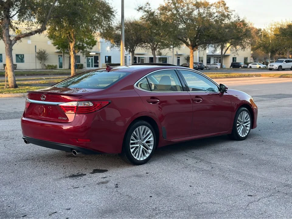 2014 Lexus ES 6th Gen - Image 8 of 21