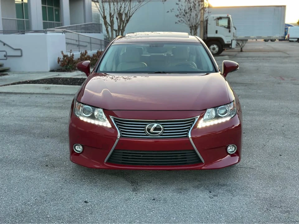 2014 Lexus ES 6th Gen - Image 3 of 21