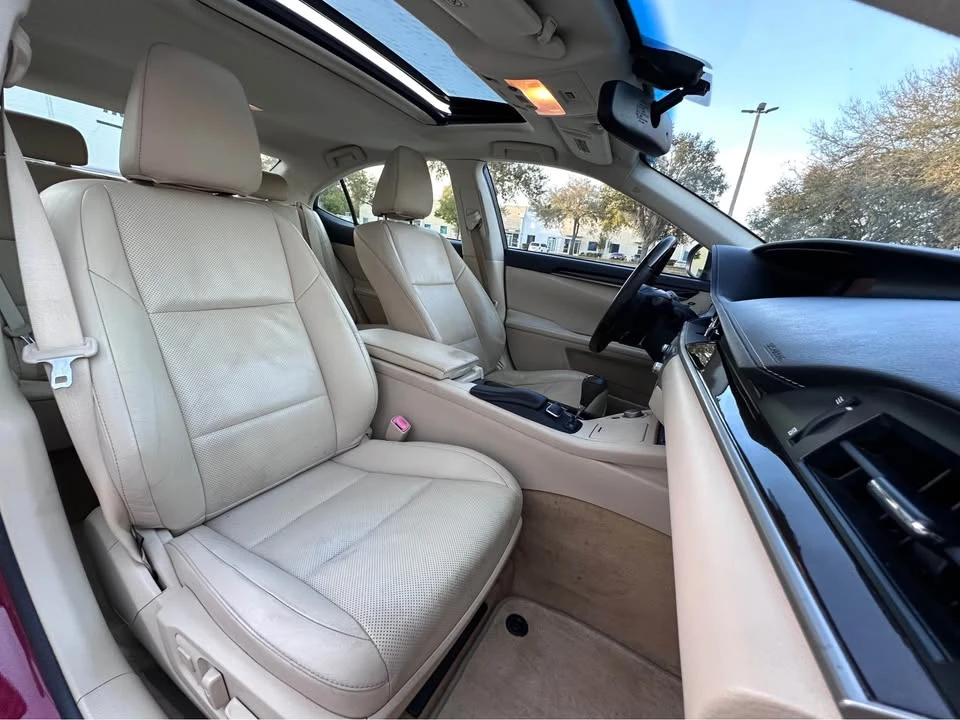 2014 Lexus ES 6th Gen - Image 16 of 21