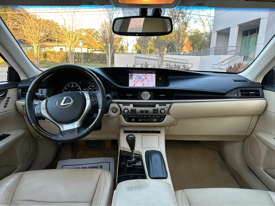 2014 Lexus ES 6th Gen - Image 11 of 21