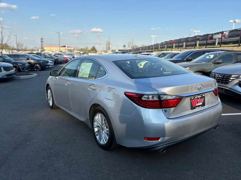 2014 Lexus ES 6th Gen - Image 3 of 15