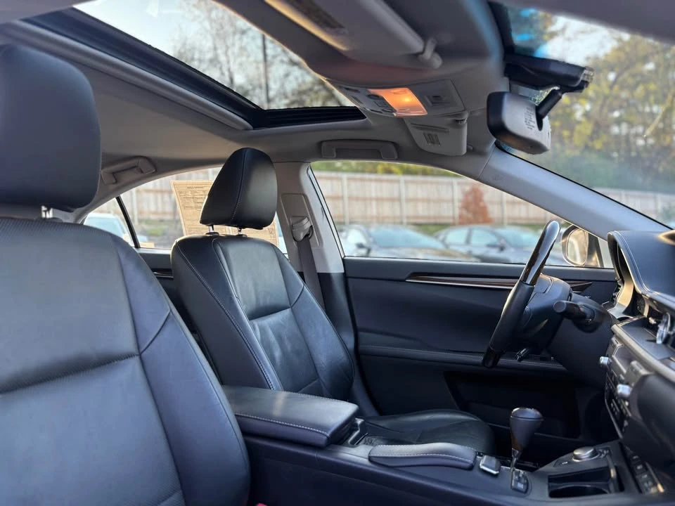 2014 Lexus ES 6th Gen - Image 12 of 15