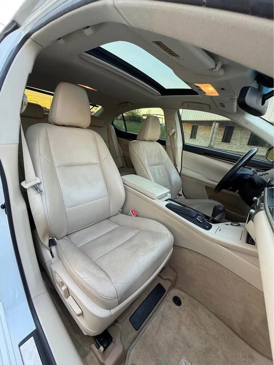 2014 Lexus ES 6th Gen - Image 13 of 16