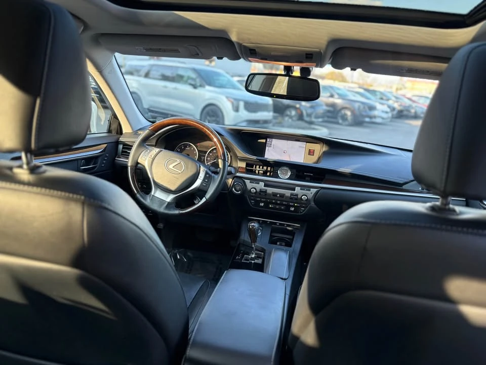2014 Lexus ES 6th Gen - Image 9 of 15