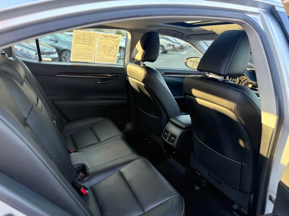 2014 Lexus ES 6th Gen - Image 7 of 15