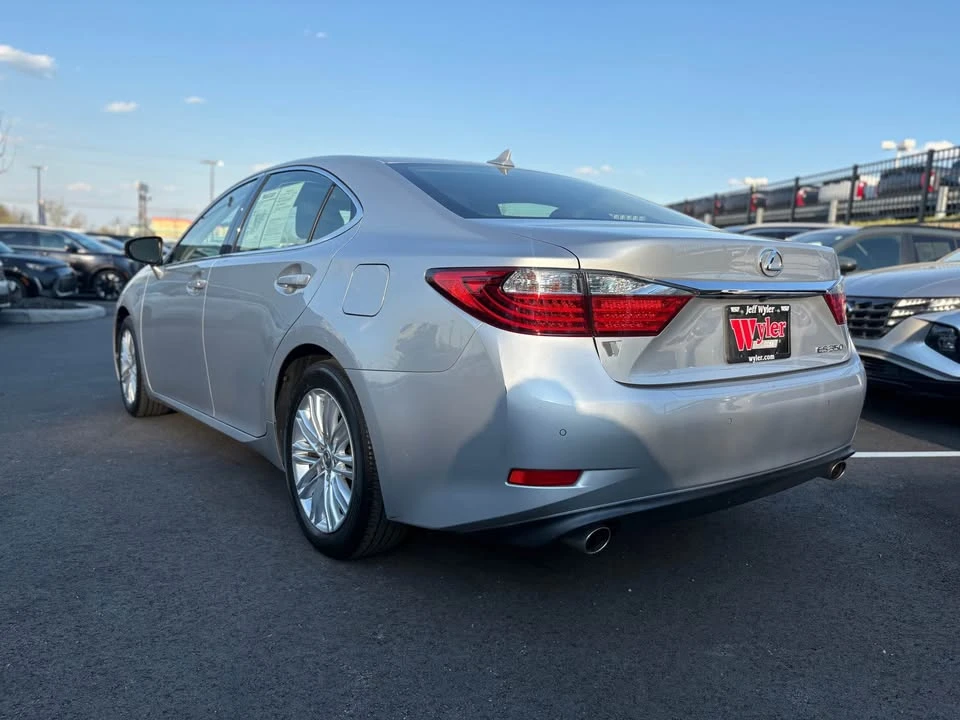 2014 Lexus ES 6th Gen - Image 4 of 15