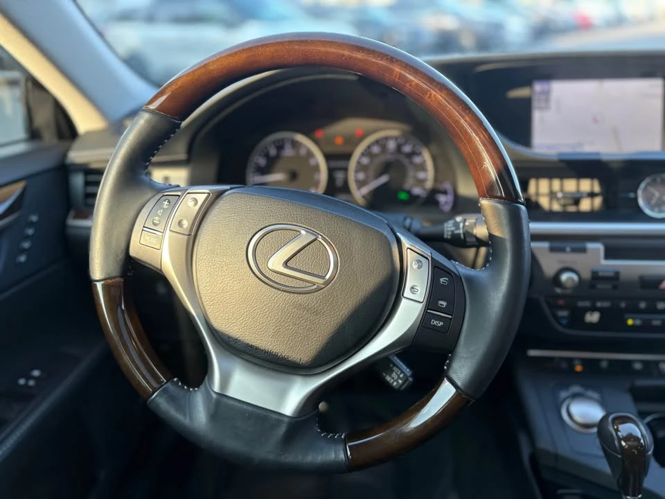 2014 Lexus ES 6th Gen - Image 13 of 15