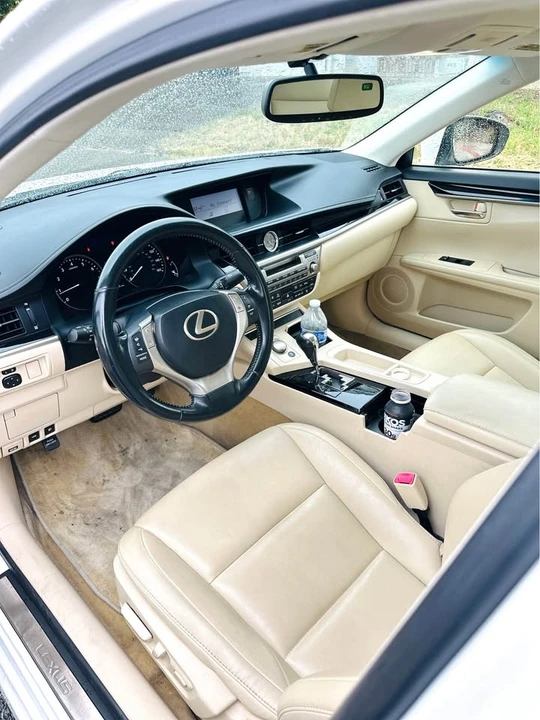 2014 Lexus ES 6th Gen - Image 9 of 14