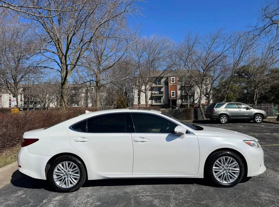 2014 Lexus ES 6th Gen - Image 4 of 20