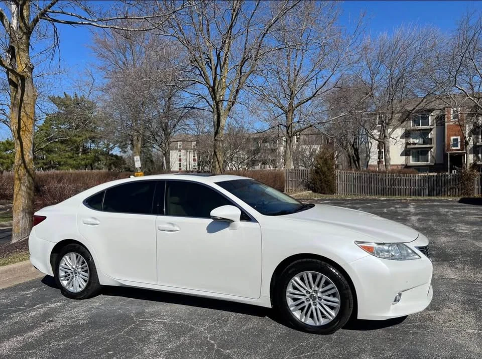 2014 Lexus ES 6th Gen - Image 3 of 20