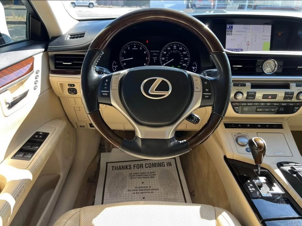 2014 Lexus ES 6th Gen - Image 17 of 20