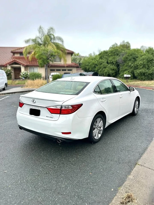 2014 Lexus ES 6th Gen - Image 4 of 14
