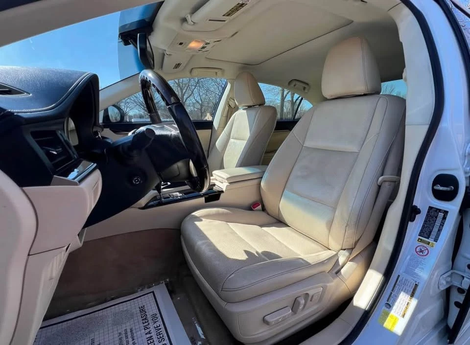2014 Lexus ES 6th Gen - Image 9 of 20