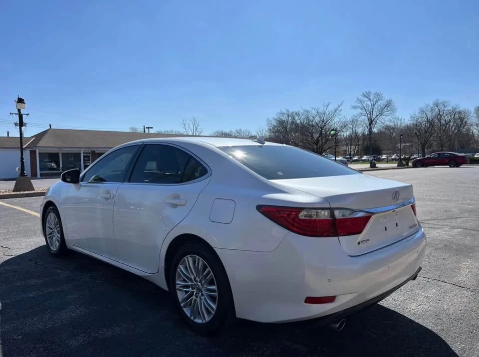 2014 Lexus ES 6th Gen - Image 7 of 20