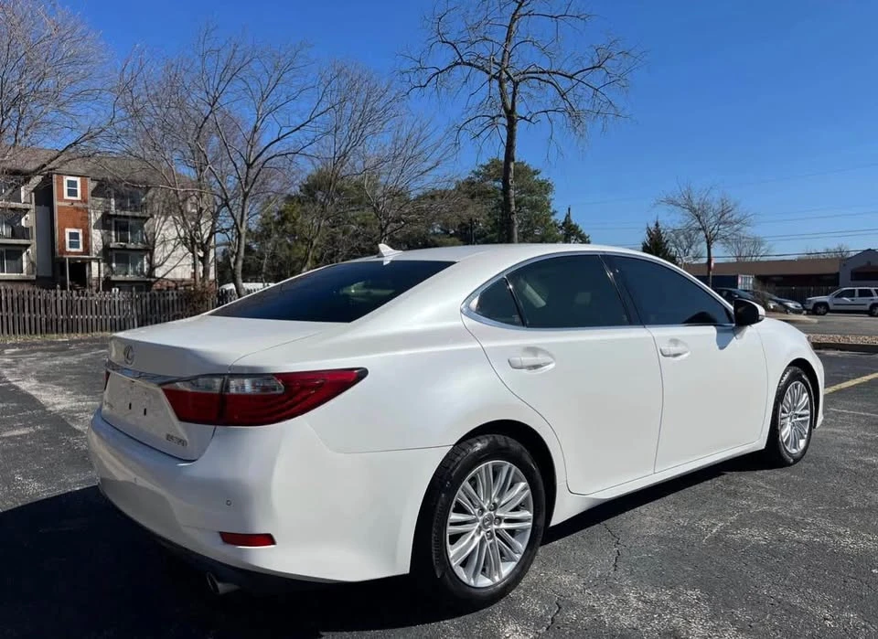 2014 Lexus ES 6th Gen - Image 5 of 20