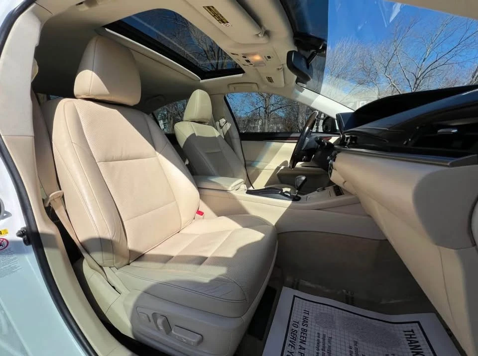 2014 Lexus ES 6th Gen - Image 13 of 20