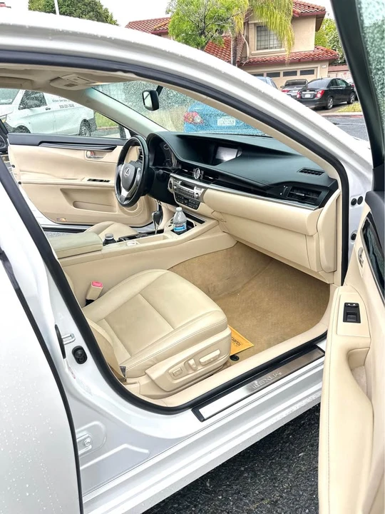 2014 Lexus ES 6th Gen - Image 12 of 14