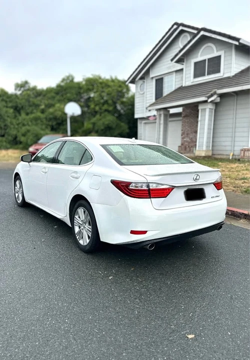 2014 Lexus ES 6th Gen - Image 6 of 14