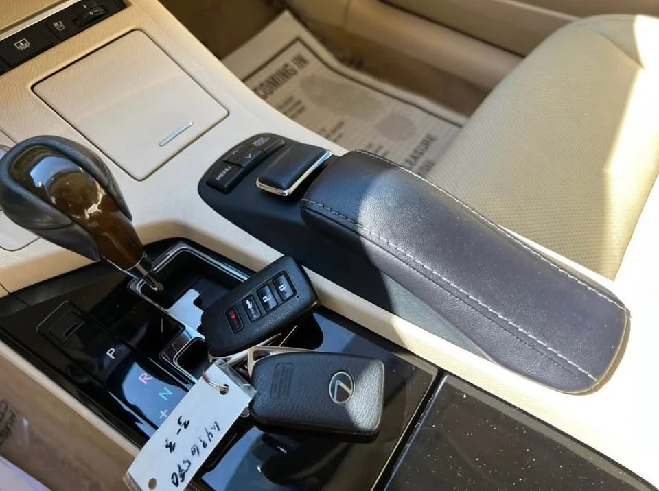2014 Lexus ES 6th Gen - Image 16 of 20