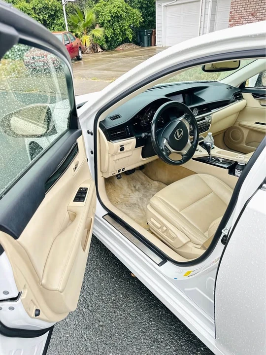 2014 Lexus ES 6th Gen - Image 8 of 14