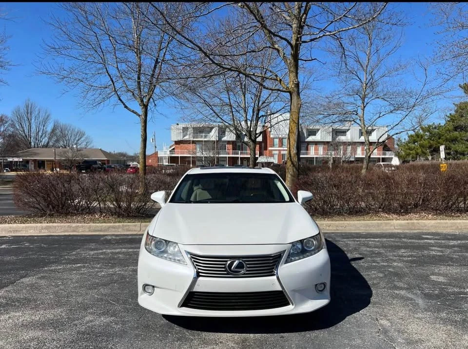 2014 Lexus ES 6th Gen - Image 2 of 20