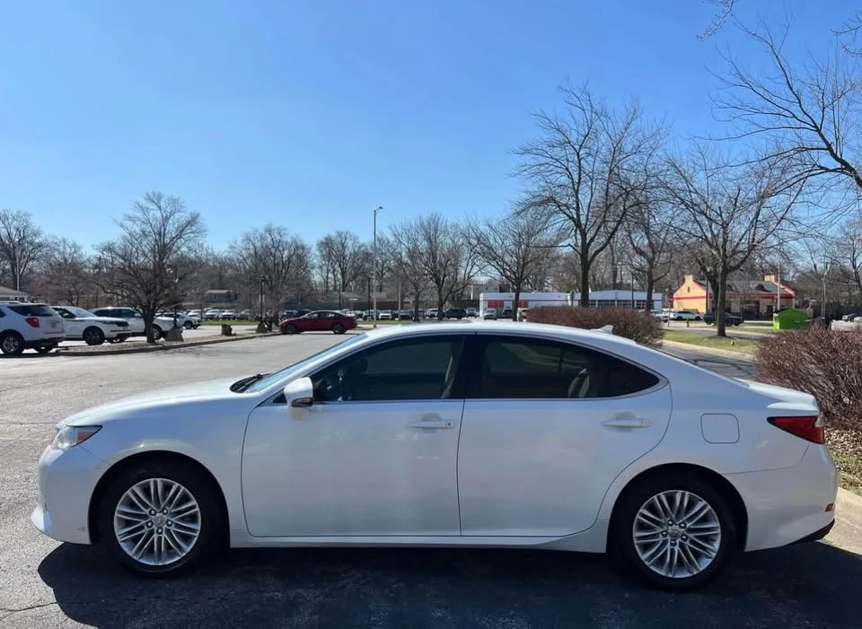 2014 Lexus ES 6th Gen - Image 8 of 20