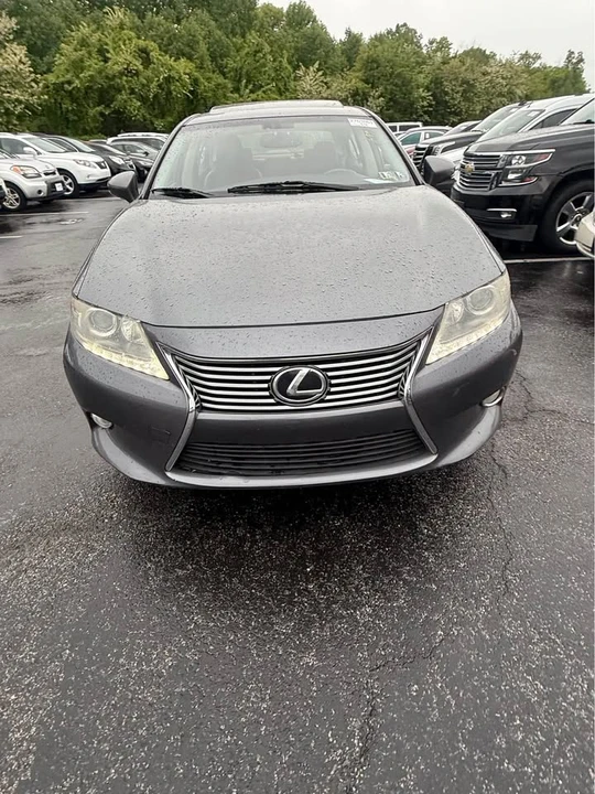 2014 Lexus ES 6th Gen - Image 2 of 7