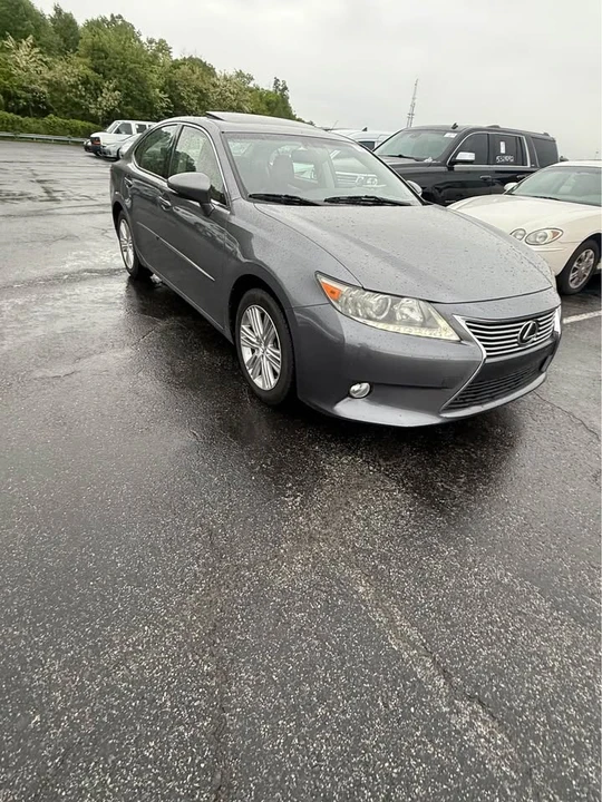 2014 Lexus ES 6th Gen - Image 3 of 7