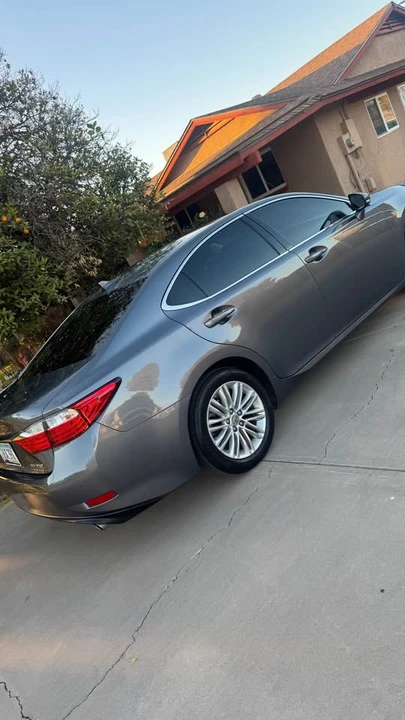 2014 Lexus ES 6th Gen - Image 2 of 12
