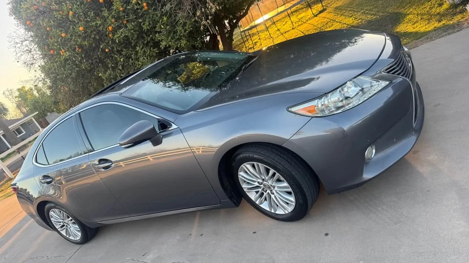 2014 Lexus ES 6th Gen - Image 6 of 12