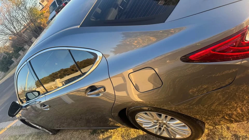 2014 Lexus ES 6th Gen - Image 11 of 12