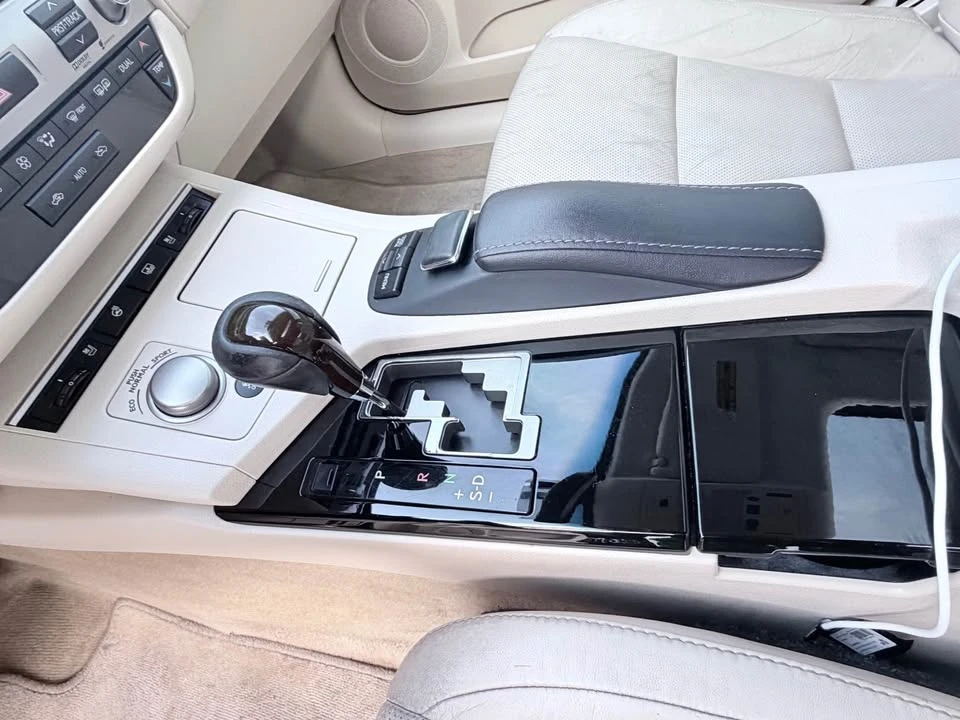 2014 Lexus ES 6th Gen - Image 11 of 17