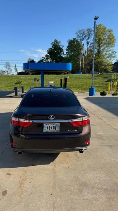2014 Lexus ES 6th Gen - Image 10 of 16