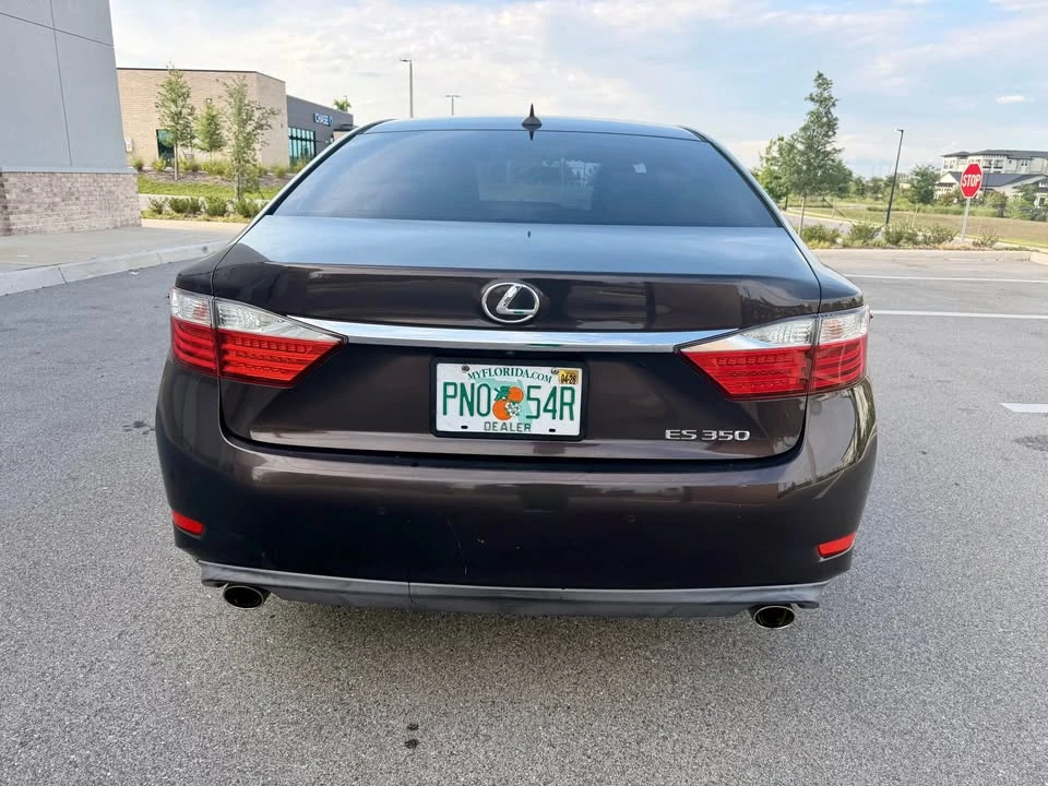 2014 Lexus ES 6th Gen - Image 4 of 17