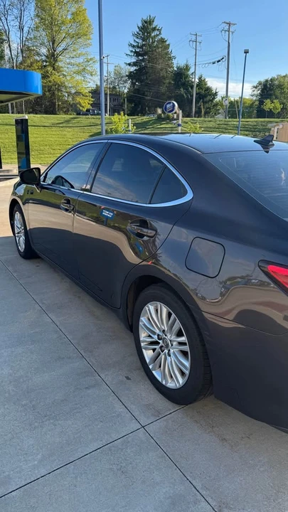 2014 Lexus ES 6th Gen - Image 11 of 16