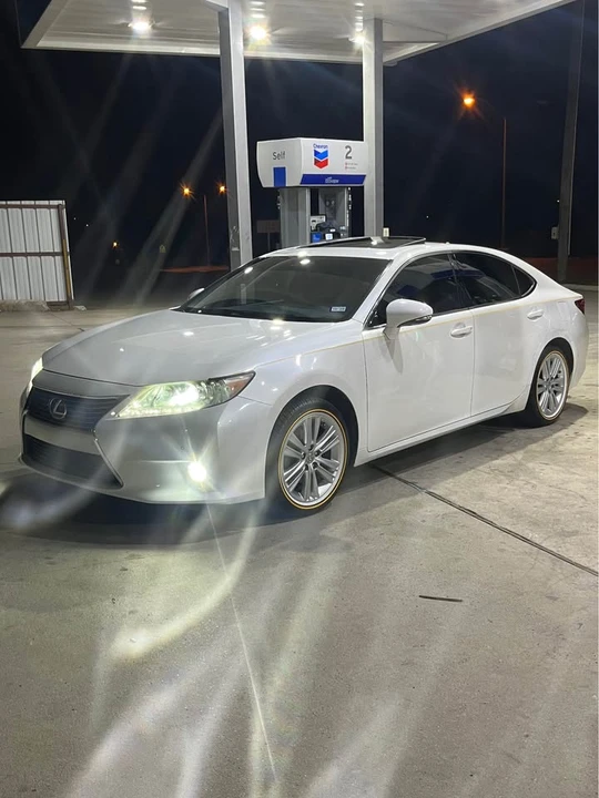 2014 Lexus ES 6th Gen - Image 4 of 7