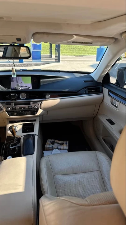 2014 Lexus ES 6th Gen - Image 5 of 16