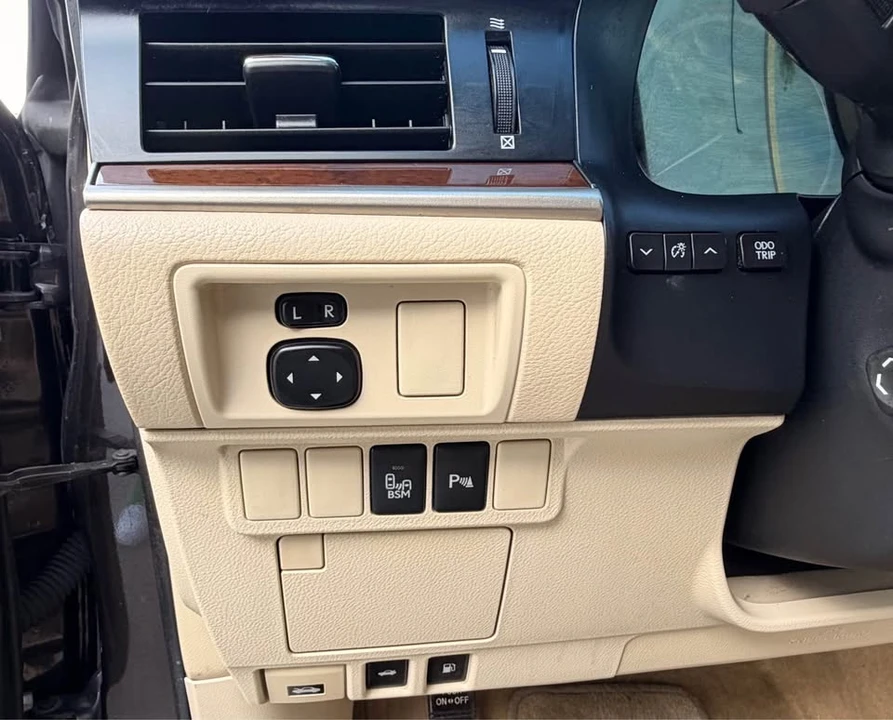 2014 Lexus ES 6th Gen - Image 12 of 17