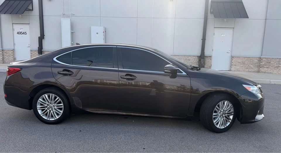 2014 Lexus ES 6th Gen - Image 3 of 17