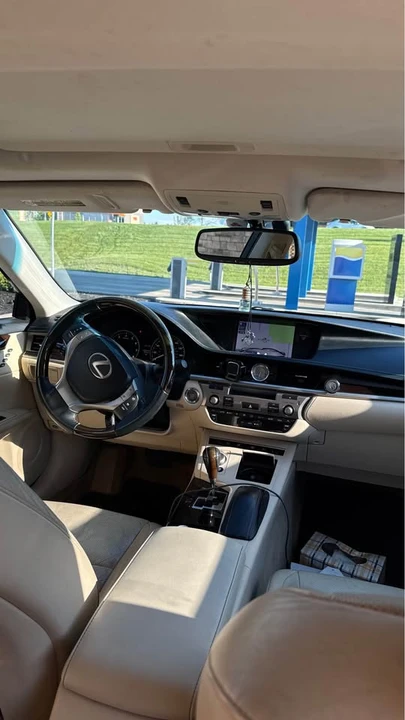2014 Lexus ES 6th Gen - Image 7 of 16