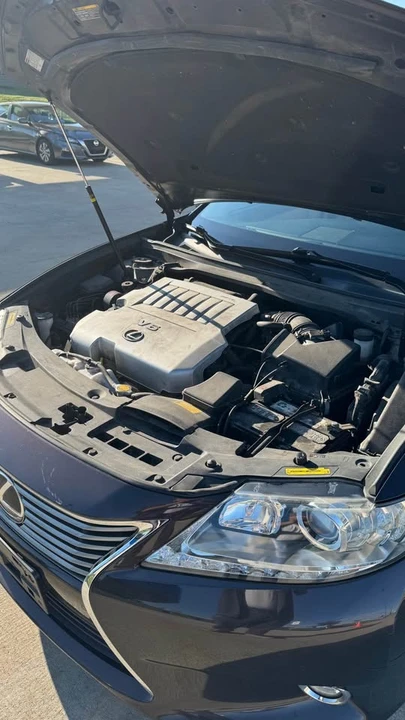 2014 Lexus ES 6th Gen - Image 2 of 16
