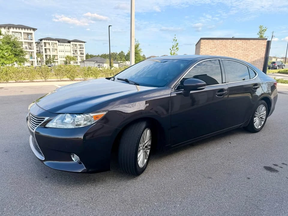 2014 Lexus ES 6th Gen - Image 6 of 17