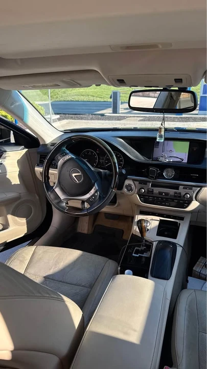 2014 Lexus ES 6th Gen - Image 4 of 16